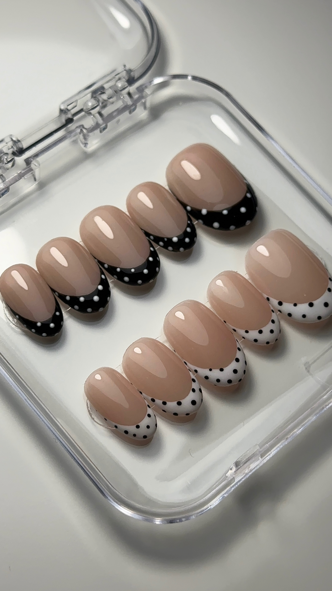 Polka — essential details press-on set